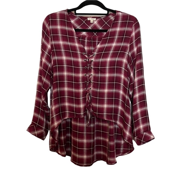 En Creme Tops - En Crème Plaid Burgundy Lace Front High Low Top Sz.S